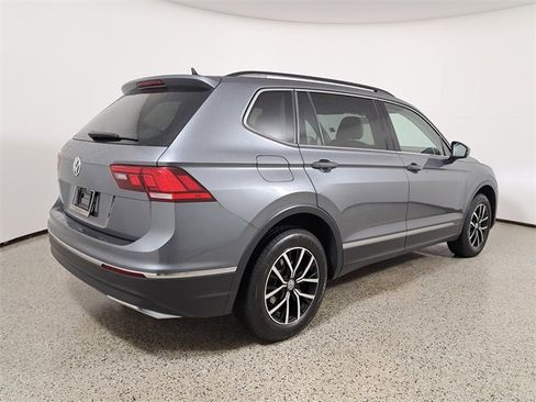 Used 2021 Volkswagen Tiguan SE w/ Panoramic Sunroof Package image 5