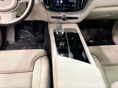 Certified 2024 Volvo XC60 B5 Ultimate w/ Climate Package image 16