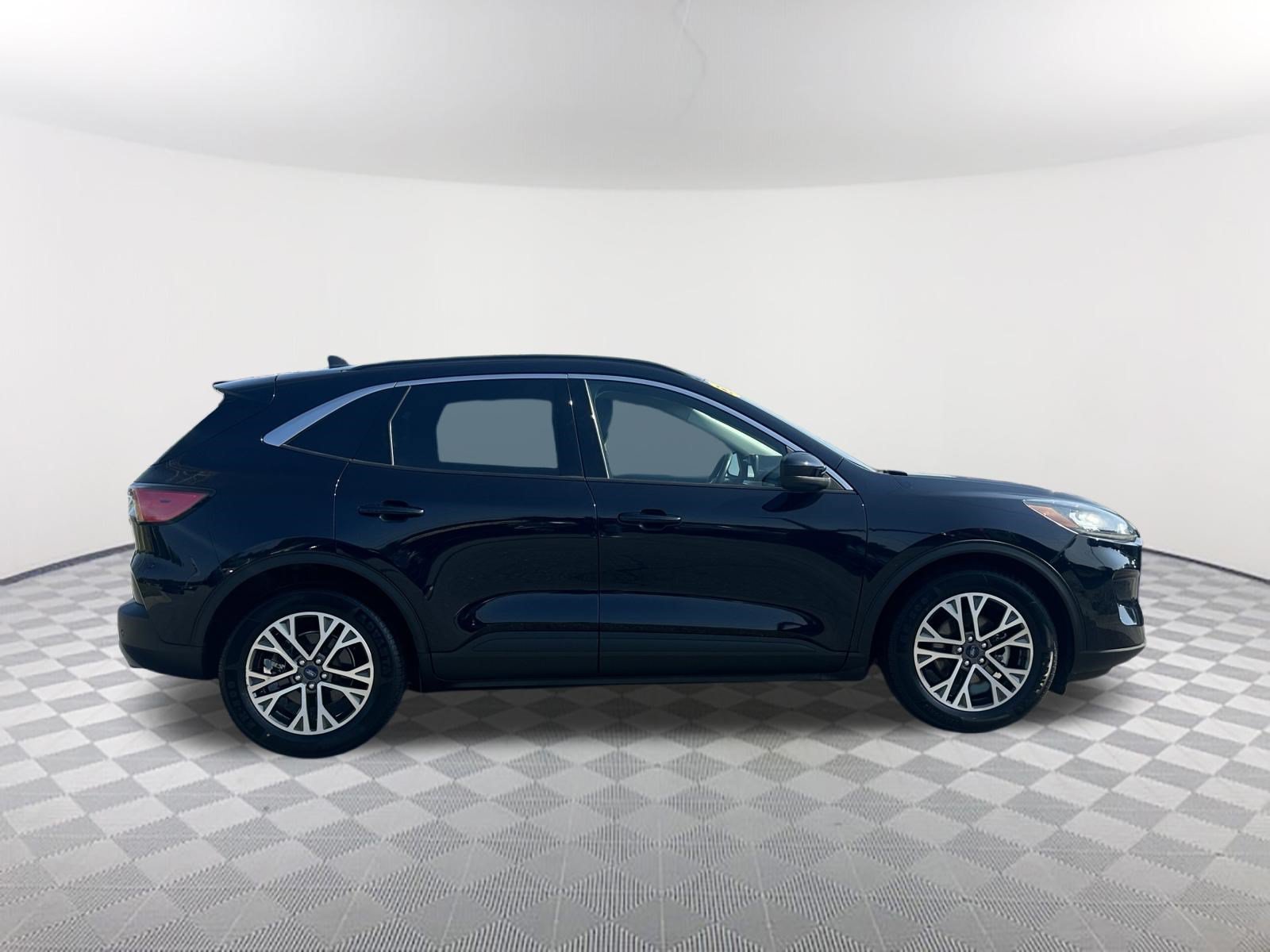 Used 2021 Ford Escape SEL w/ Technology Package FWD image 4