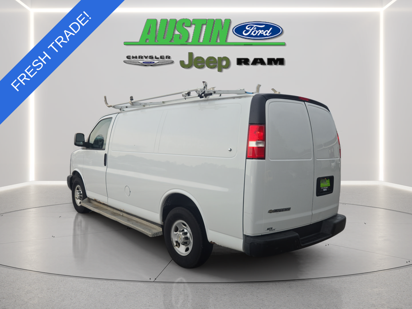 Used 2012 Chevrolet Express 2500 RWD image 3