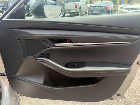 Used 2024 MAZDA MAZDA3 s FWD image 29