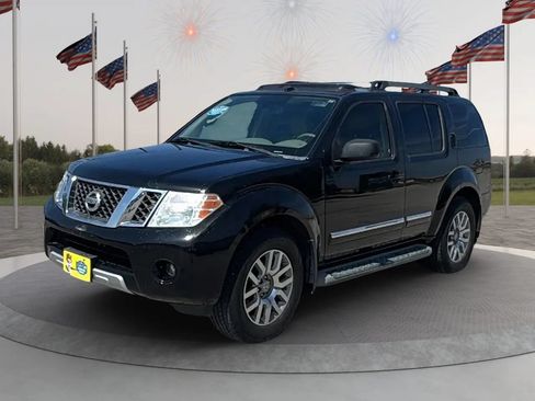 Used 2010 Nissan Pathfinder LE w/ Navigation Pkg RWD image 3