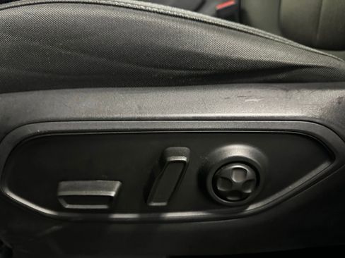 Used 2023 Jeep Grand Cherokee Laredo image 19