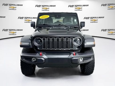 Used 2025 Jeep Wrangler Unlimited Rubicon AWD/4WD image 2