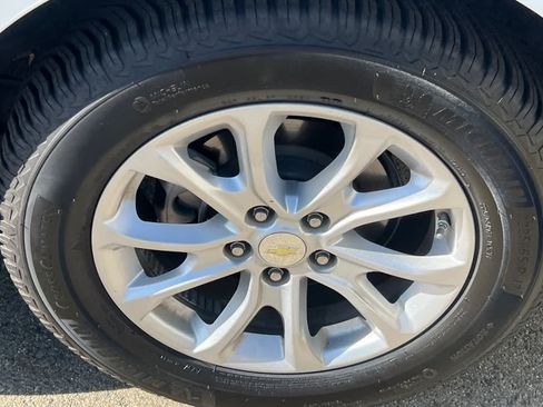 Used 2018 Chevrolet Equinox LT FWD image 21