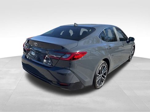 Used 2025 Toyota Camry XLE image 8
