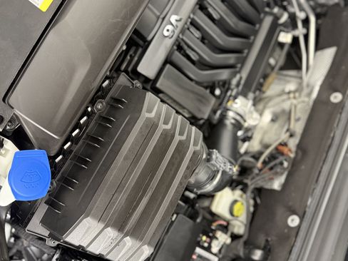 Used 2023 Volkswagen Atlas SE image 32