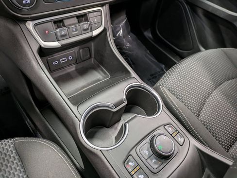 Used 2023 GMC Terrain SLE w/ Driver Convenience Package image 13