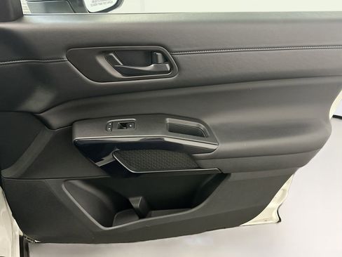 Used 2025 Nissan Pathfinder SV AWD/4WD image 34