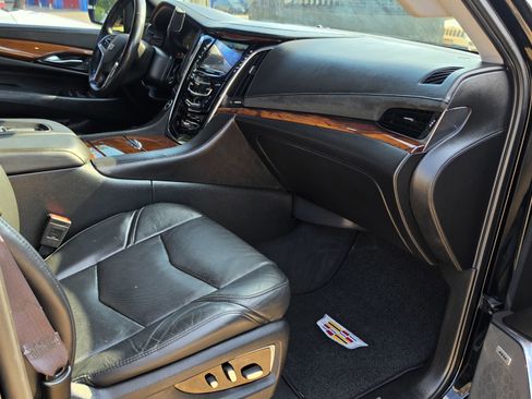 Used 2015 Cadillac Escalade Luxury RWD image 31