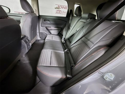 Certified 2025 Nissan Rogue SV image 27