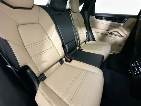 New 2026 Porsche Cayenne S image 27