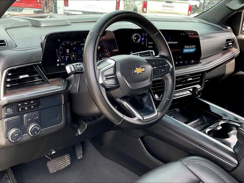 Certified 2025 Chevrolet Suburban LT image 17