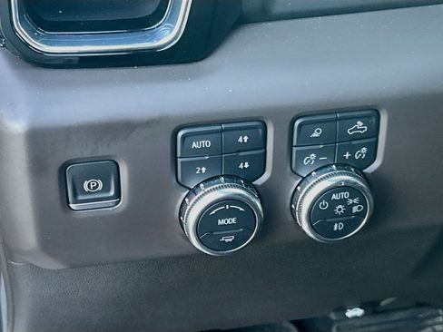 Used 2022 GMC Sierra 1500 Denali AWD/4WD image 10