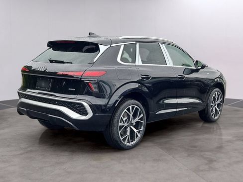 New 2026 Audi Q3 quattro 2.0T AWD/4WD image 3