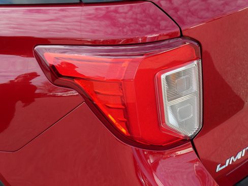 Certified 2022 Ford Explorer Limited w/ Equipment Group 301A image 17