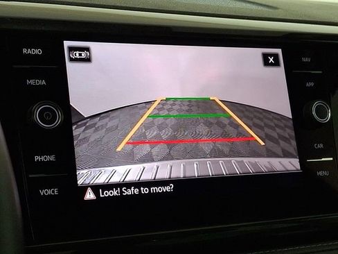 Used 2022 Volkswagen Taos SEL image 4