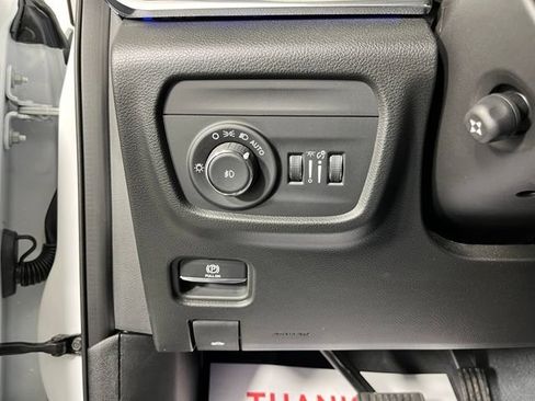 Used 2023 Jeep Grand Cherokee Summit AWD/4WD image 19