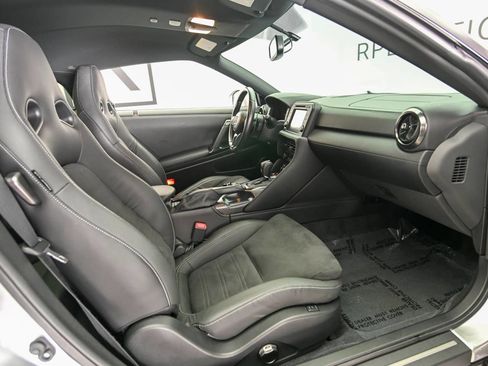 Used 2024 Nissan GT-R Premium w/ Floor Mat Package AWD/4WD image 16