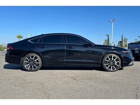 Used 2025 Honda Accord Touring image 7