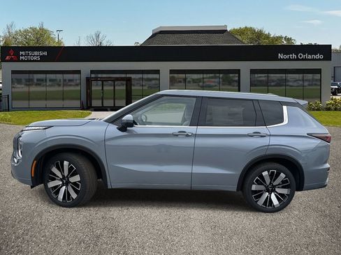 New 2026 Mitsubishi Outlander SEL image 3