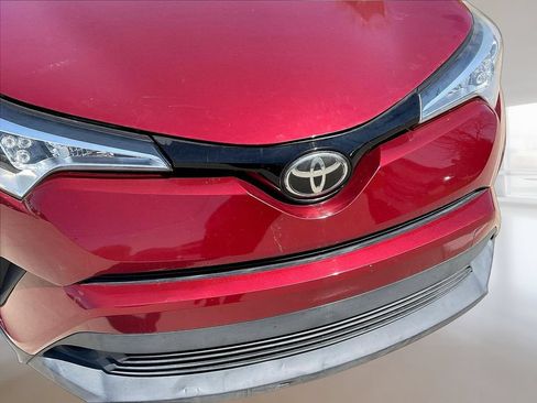 Used 2018 Toyota C-HR XLE FWD image 32