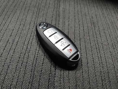 Used 2021 Nissan Rogue SV image 32