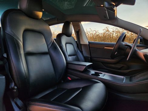 Used 2022 Tesla Model 3 Base 4dr Sedan image 9