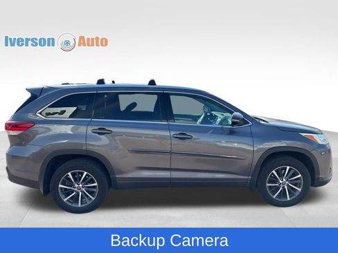 Used 2018 Toyota Highlander XLE AWD/4WD image 7