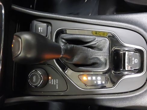 Used 2022 Jeep Cherokee Limited image 21