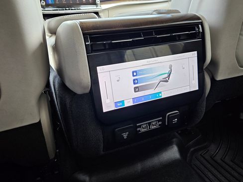 Used 2023 Jeep Grand Wagoneer 4WD w/ Flexible Seating Group image 23