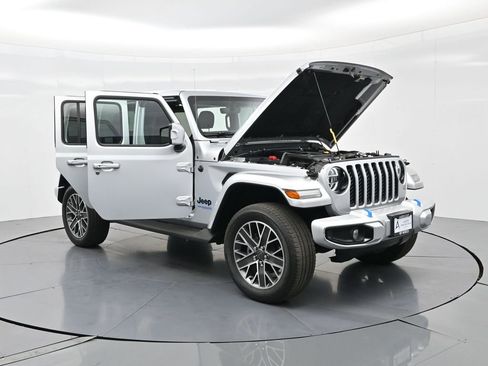 Used 2022 Jeep Wrangler Unlimited Sahara image 42