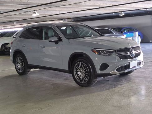 Used 2026 Mercedes-Benz GLC 300 image 3