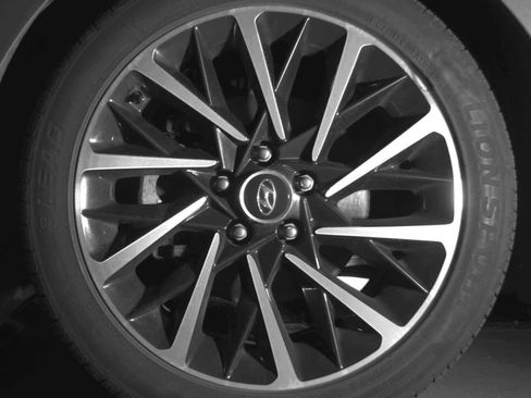 Used 2020 Hyundai Sonata SEL Plus w/ Tech Package image 9