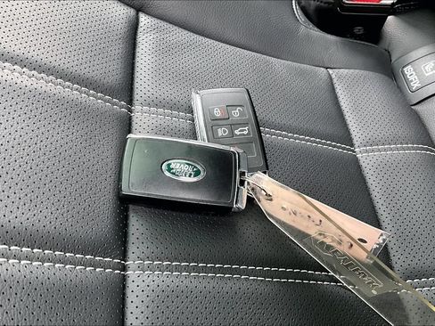 Used 2022 Land Rover Range Rover Velar R-Dynamic S AWD/4WD image 33