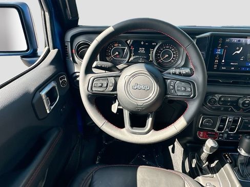 Used 2024 Jeep Wrangler Unlimited Rubicon w/ Convenience Group AWD/4WD image 21