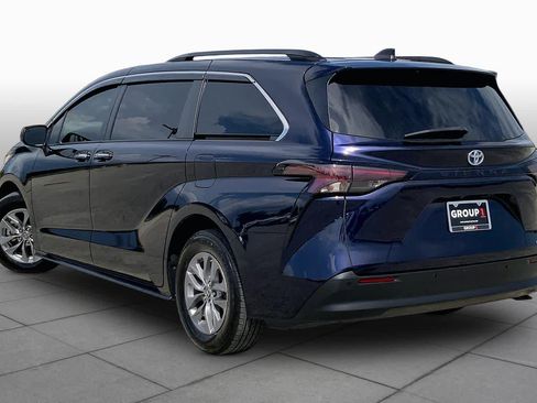 Used 2023 Toyota Sienna XLE w/ XLE Plus Package FWD image 12