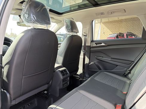 New 2026 Volkswagen Taos SE image 13