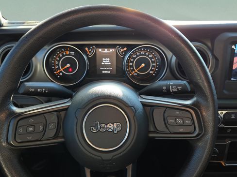 Used 2023 Jeep Gladiator Sport image 12