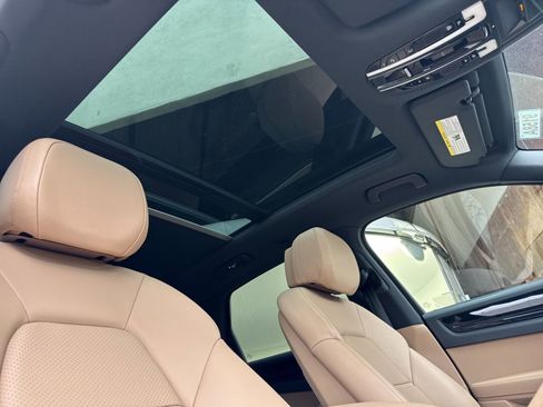 Certified 2023 Porsche Cayenne AWD/4WD image 19