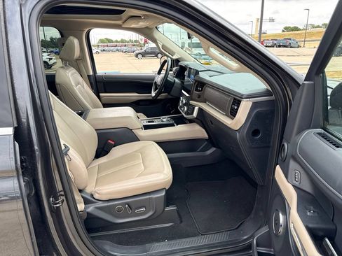 Used 2024 Ford Expedition Limited RWD image 14