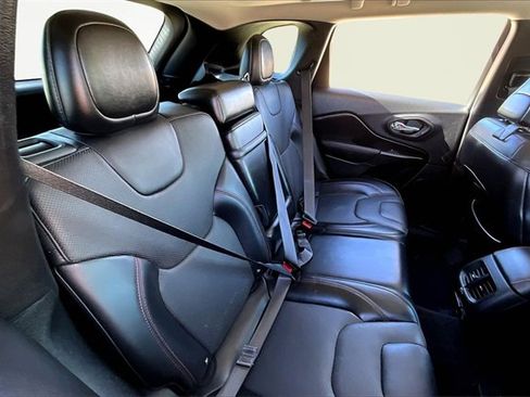 Used 2019 Jeep Cherokee Trailhawk image 29