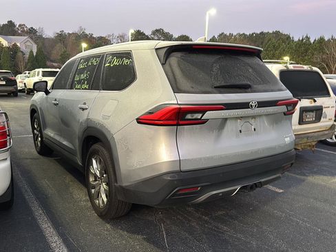 Used 2024 Toyota Grand Highlander Limited image 8