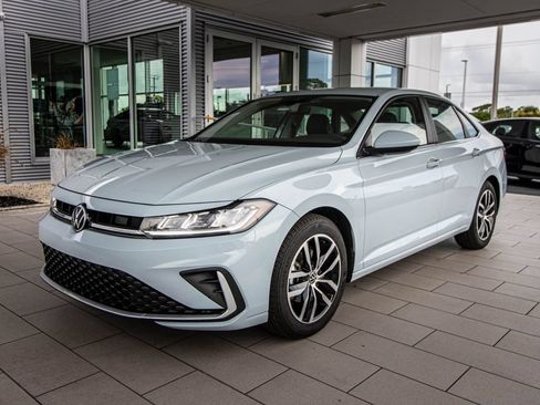 Used 2025 Volkswagen Jetta SE FWD image 9