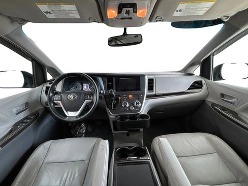 Used 2015 Toyota Sienna XLE w/ XLE Navigation Package AWD/4WD image 17