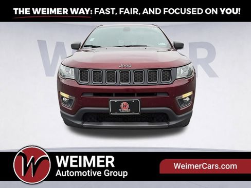 Used 2021 Jeep Compass Latitude w/ Sun and Sound Group AWD/4WD image 2