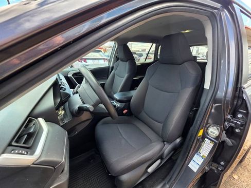 Used 2022 Toyota RAV4 LE AWD/4WD image 10