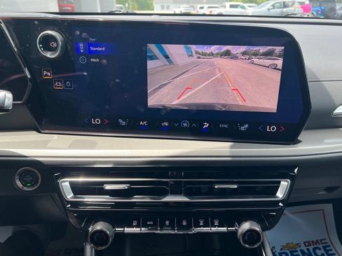 Used 2026 Chevrolet Traverse LT FWD image 15