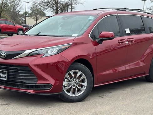New 2026 Toyota Sienna LE image 35
