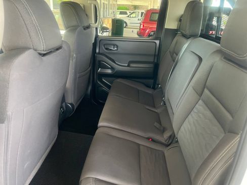 Used 2024 Nissan Frontier SV w/ Hardbody Edition AWD/4WD image 8